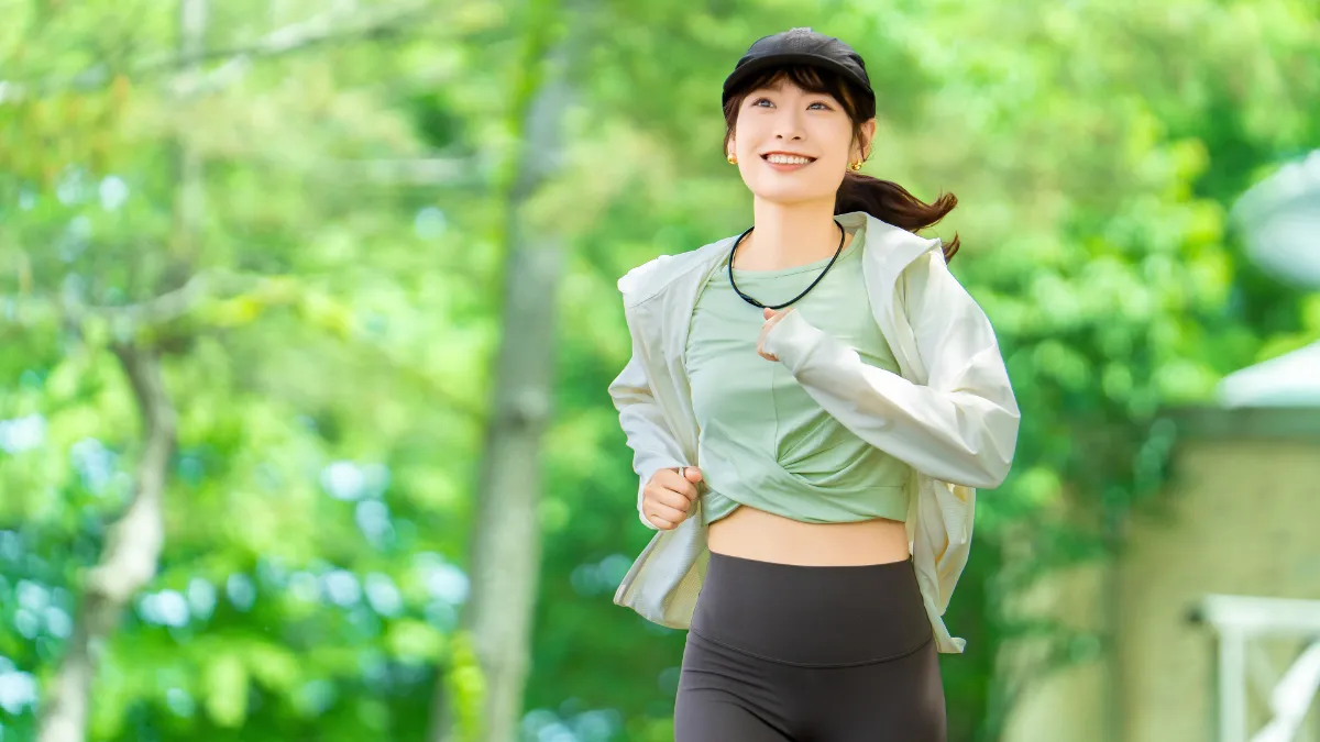 ランニングする女性